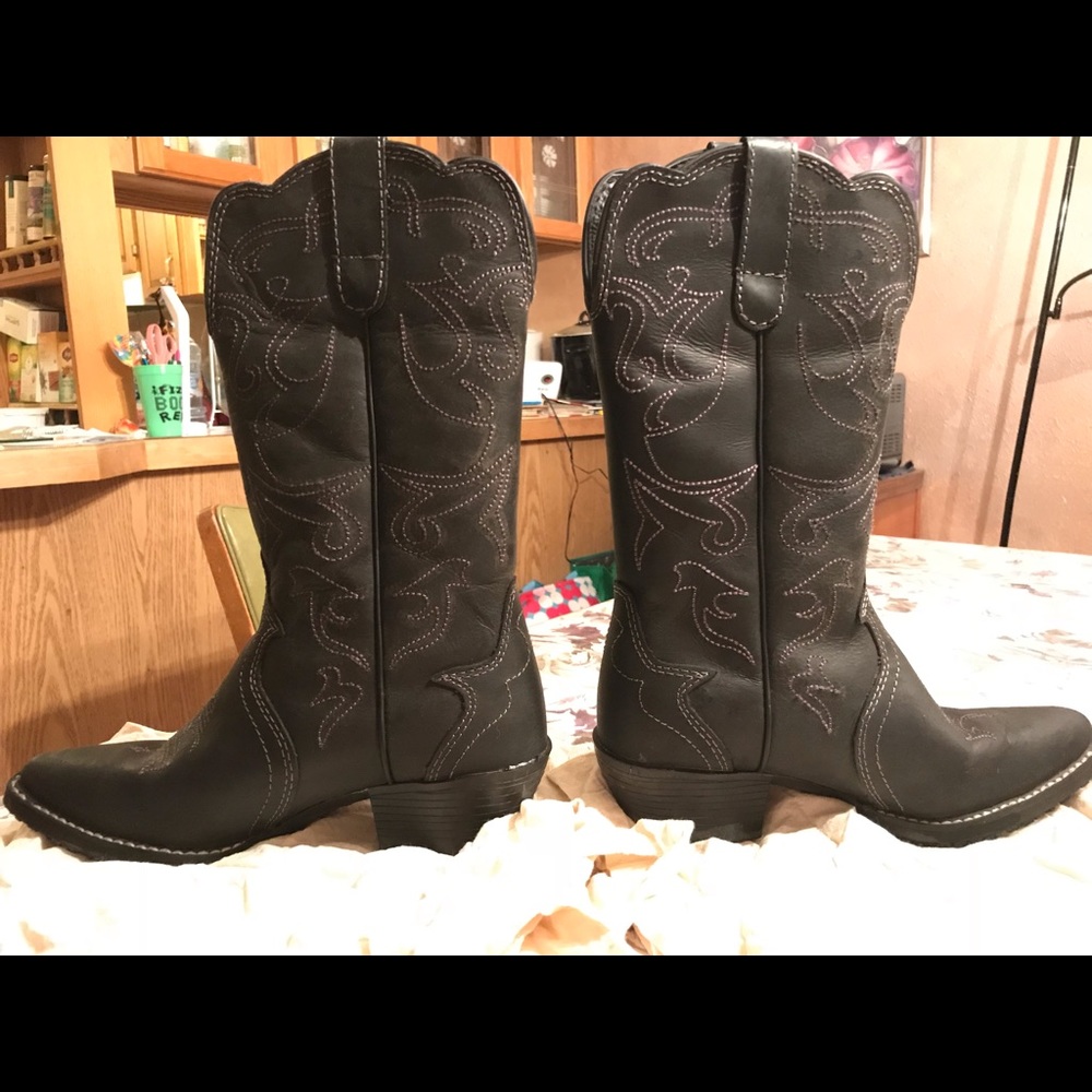 boots - Picture 3 of 4